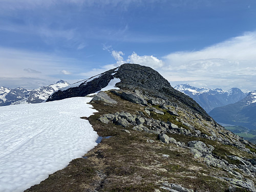 Image #10: Approaching Mount Jamtetinden...