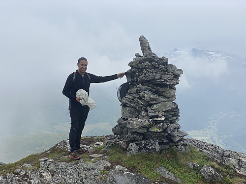 Bilde #15: Dag ved den varden der innskrivings-boka befinner seg.
