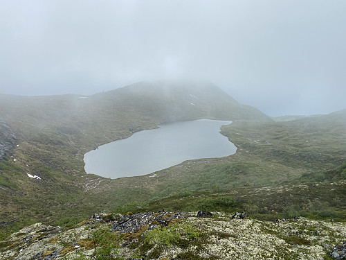 Bilde #16: Utsikt fra "Varden" ned mot Stavnesvatnet [656 m.o.h.].