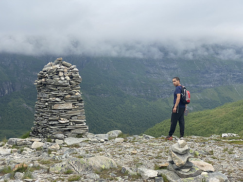 Bilde #14: Varde akkurat på kanten mellom Giklingdalen/Flatvaddalen og Innerdalen. Nydelig utsikt fra dette utsiktspunktet.