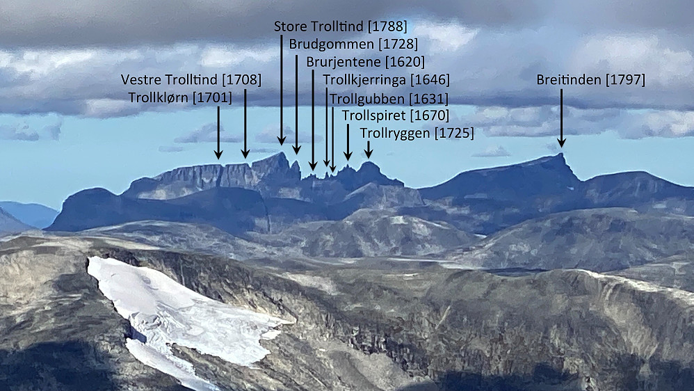 Bilde #22: Utsikt fra Pyttegga mot Trolltindan i Romsdalen, dvs. pinaklene som flankerer toppen av Trollveggen.