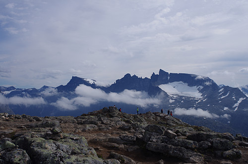 Bilde #10: Utsikt mot Trollveggen med blant annet Breitinden, Trollryggen og Store Trolltind.