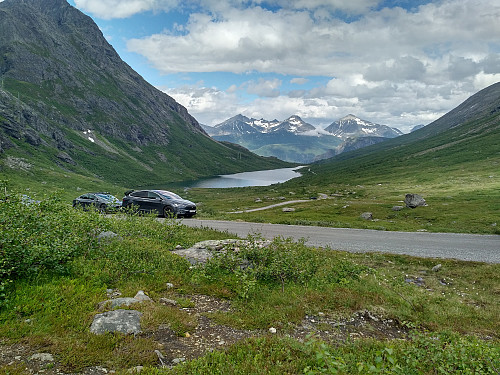 Bilde #26: Utsikt utover Venjedalen fra foten av Litjfjellet. Her starter ruta over Litjfjellet og Holstinden; dvs. den ruta jeg har kalt "Romsdalseggen Komplett".