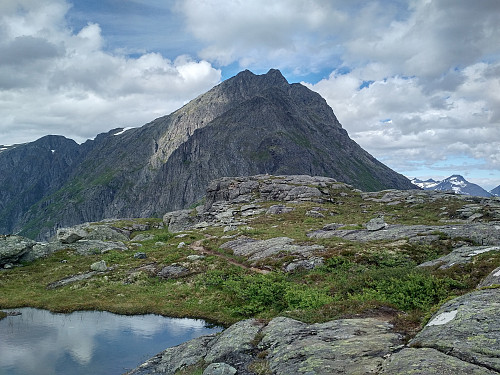 Bilde #28: Utsikt fra Litjfjellet mot Holstinden og Blånebba.