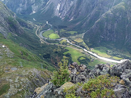 Bilde #31: Utsikt fra Holstinden mot Raumadalen.