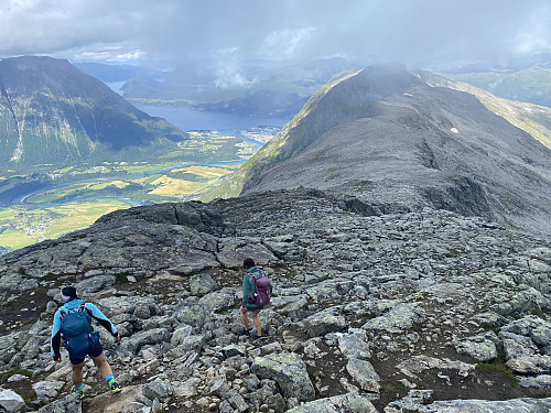 Bilde #37: På vei fra Blånebba ned mot Steinfjellet.