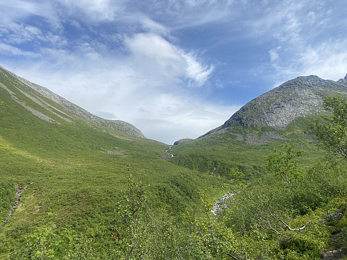 Bilde #3: Utsikt oppover mot Røndølskaret og Svartvasshøgda.