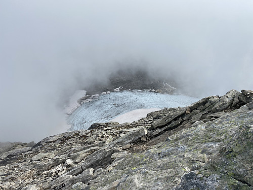Bilde #4: "Utsikt" ned mot isbreen mellom Store Venjetind og Hurrungen.