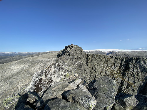Bilde #9: Det siste partiet bort til toppen [1345 m.o.h.] går over en litt smal egg.