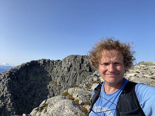 Bilde #18: På sør-toppen, eller "fortoppen", med hovedtoppen i bakgrunnen.