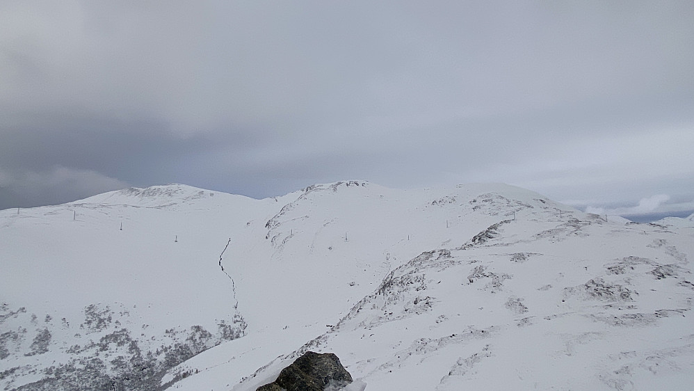 Bilde #8: Utsikt mot Blåtinden [1341 m.o.h.], Vasstinden [1370 m.o.h.] og Bærdalsnibba [1344 m.o.h.].