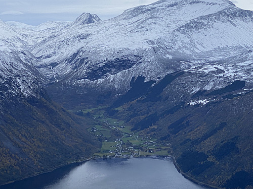 Bilde #9: Utsikt fra Vardefjellet mot Norddal.