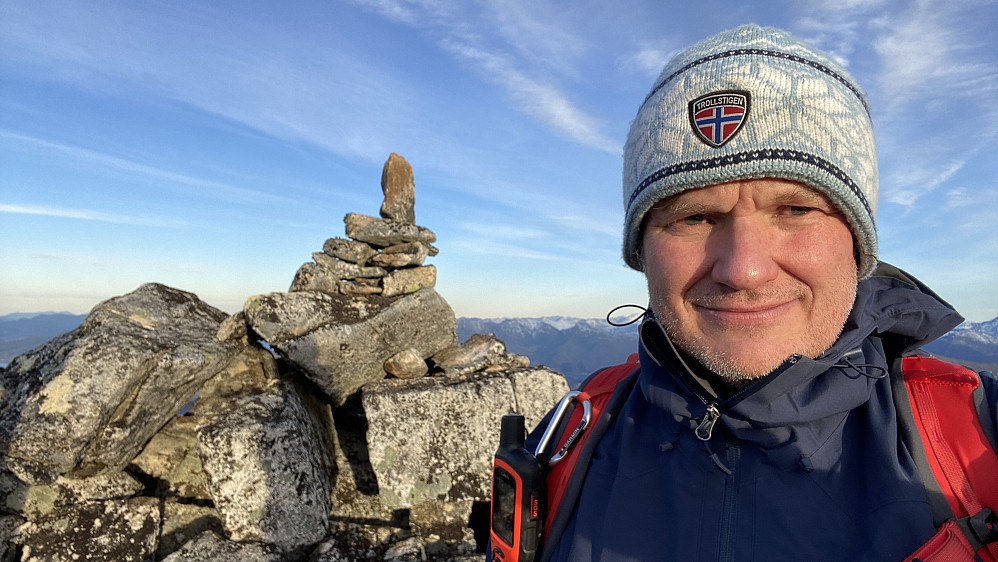 Bilde #12: På toppen av Midttinden 1220 m.o.h.
