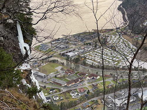 Bilde #3: ...til et punkt ca. 300 høydemeter ovenfor Valldal sentrum.