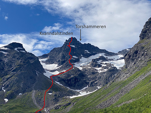 Bilde #4: Ruta vi fulgte fra Kvanndalen og opp nordryggen til toppen av Kvanndalstinden [1744 m.o.h.], så godt jeg klarer å rekonstruere den ut fra bilder, hukommelse og GPS-tracking. Bildet er ikke detaljert nok til at jeg kan tegne inn forskjellen på rutene vi fulgte henholdsvis opp og ned.