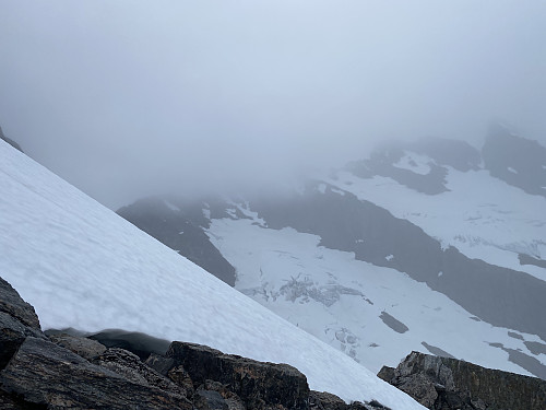 Bilde #26: ...men etterhvert såpass tett at vi mistet mye av utsikten mot fjellene rundt oss.