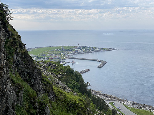 Bilde #3: Utsikt mot Alnes fra rett nedenfor Vindsnesrenna.