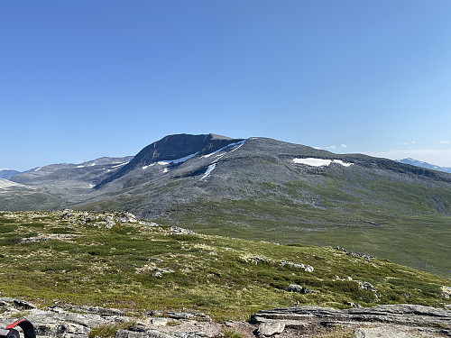 Bilde #11: Utsikt fra Mefjellet mot Hegguraksla [1219 m.o.h.] og Blåfjellet [1600 m.o.h.]. På nordsida av Blåfjellet ligger Trollkyrkjebotn.