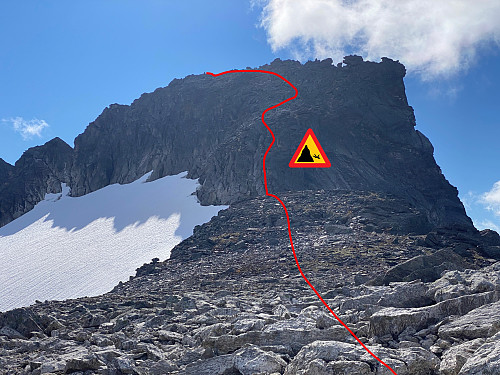 Bilde #9: Vest-toppen på Kalskråtinden [1800,87 m.o.h.]. Her er det noen få meter med litt krevende klyving for å komme seg opp. Den røde streken indikeer traséen.