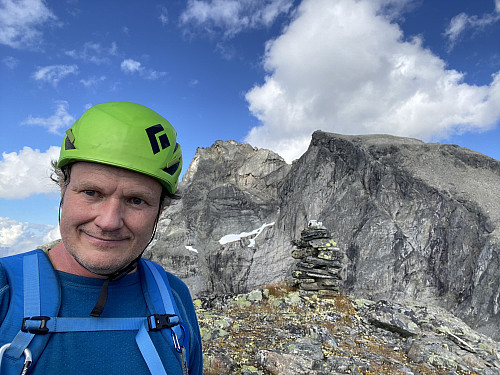 Bilde #23: På Søre Kalskråtinden med vest- og østtoppen i bakgrunnen.
