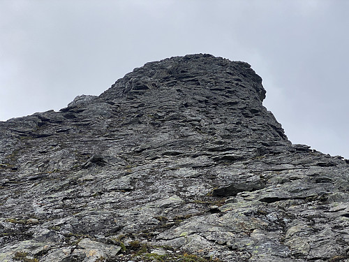 Bilde #2: Nordryggen. På avstand så det litt vrient ut å skulle kunne komme opp her, men når man kom nærmere, så var det helt grei skuring å skulle klyve opp.