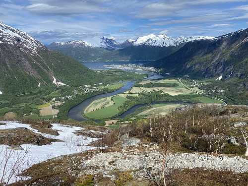 Bilde #3: På vei opp på Norafjellet [959 m.o.h.], med utsikt  mot Åndalsnes, Romsdalen og elva Rauma.