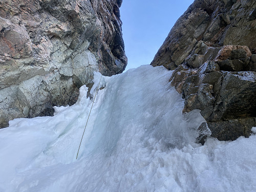 Bilde #10: Et lite stykke oppe i Lavskar, på ca. 1540 høydemeter, kommer man på denne tida av året til et isfall, som det kan være utfordrende å forsere.
