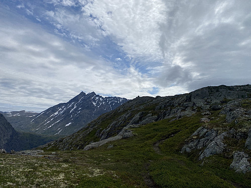 Bilde #3: Utsikt mot Store og Lille Venjetind, fra nordøstryggen av Norafjellet.