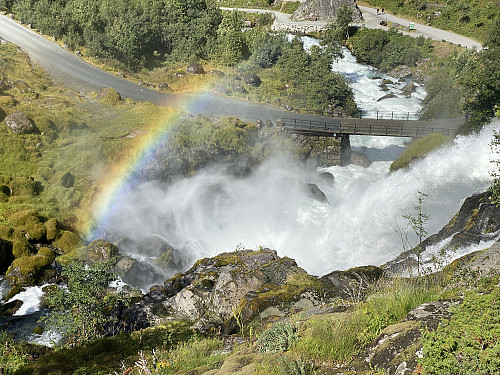 Bilde #6: Regnbue over Kleivafossen.