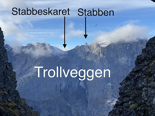 Bilde #4: Stabben og Stabbeskaret sett gjennom "Gapet", et lite skar ved foten av nordryggen.