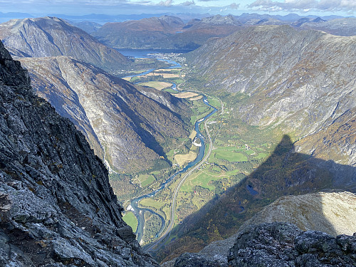 Bilde #12: Utsikt mot Åndalsnes og ned i Romsdalen.