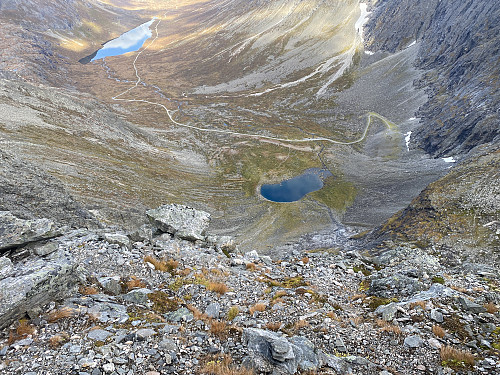 Bilde #20: På vei ned mot Hornvatnet og Parkeringsplassen øverst i Venjedalen.