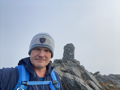 Bilde #6: Ved toppvarden på Blåtinden [697 m.o.h.].