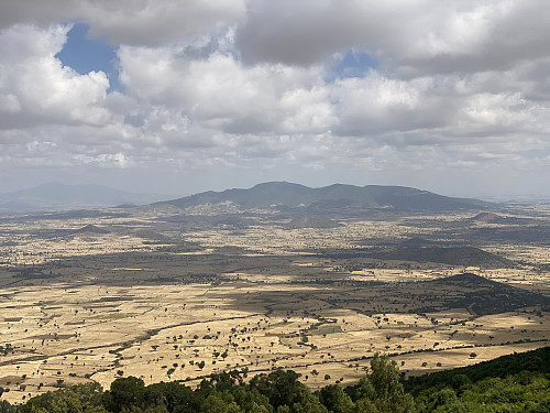 Image #6: View of Mount Werabēcha Terara  [2490 m.a.m.s.l.]. The town of Bishoftu is located just behind the mountain. Mount Yarar is seen in the background to the left.