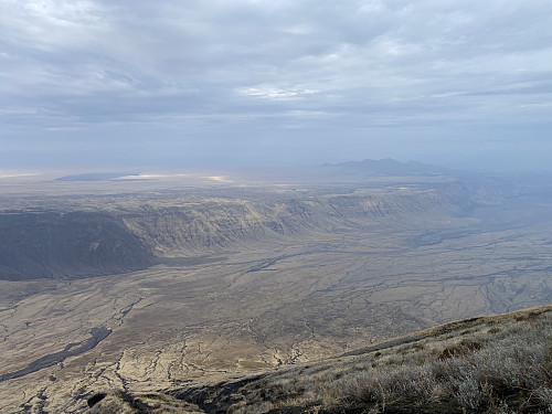 Image #37: A closer view of the mentioned valley and the western cliff bordering it. The plains on the west side of the cliff is called the Angata Salei, and the mountain to the right is the Mosonic (also on image #14).