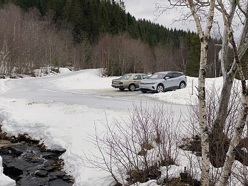 Bilde 23: ...der bilen står og venter.