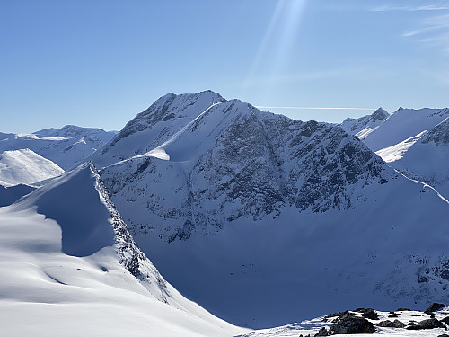 Bilde #12: Litlevasstinden [1491] kommer til syne bak Måsvasstinden [1387 m.o.h.].