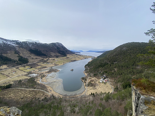 Bilde #9: Utsikt fra Nøta utover Vågstrandsvågen.