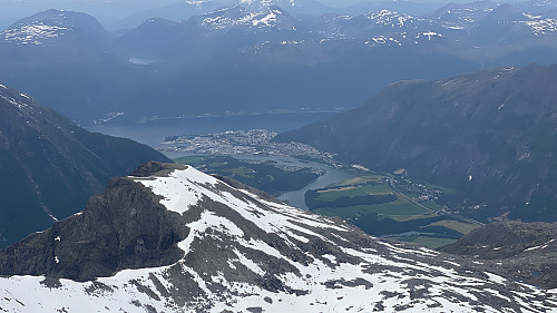 Bilde #25: Utsikt mot Soggefjellet, Åndalsnes og Romsdalsfjorden.
