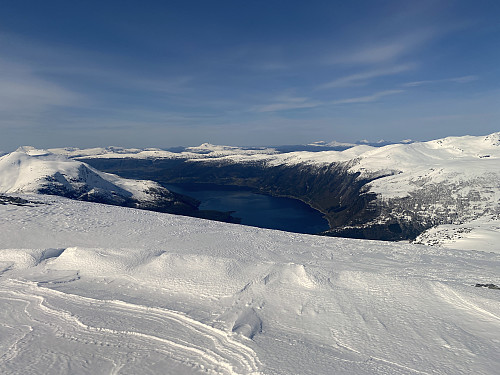 Bilde #8: Utsikt fra nordtoppen utover Eresfjorden. Nordtoppen har fin utsikt nordover og vestover, men sørover ser man bare bort på vesttoppen.