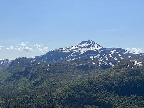 Bilde #4: Utsikt mot Ytstetinden [1161 m.o.h.], Trolltinden [1170 m.o.h.], og Middagsfjellet 980 m.o.h.].