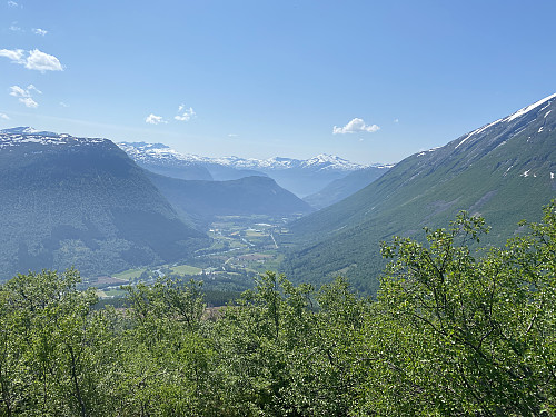 Bilde #2: Utsikt fra Gjerdsegga nedover i Valldalen.