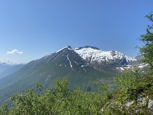 Bilde #3: Utsikt mot Myklebusthornet [1400 m.o.h.] og Seljebotstinden [1536 m.o.h.].