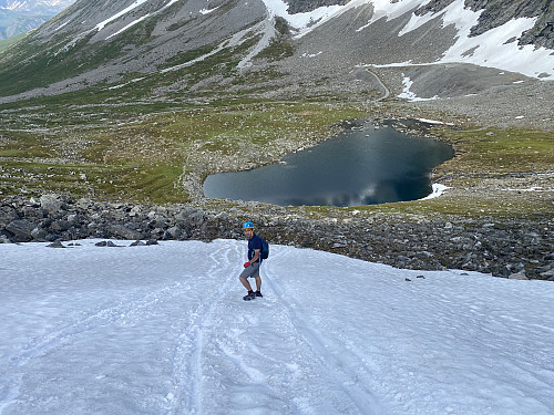 Bilde #9: Litt gange over en snøflekk, for å spare tid på vei ned igjen.