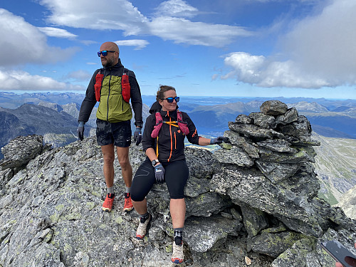 Bilde #9: På toppen av Søre Venjetind [1729 m.o.h.].