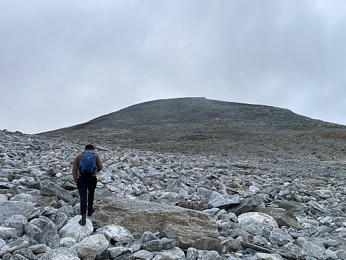 Bilde #11: Vi har tatt fatt på stigningen opp mot Kaldbottinden [1856 m.o.h.].