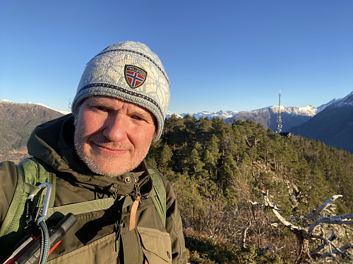 Bilde #10: På Veten i Rauma [503 m.o.h.], med Høgberget [497 m.o.h.] og Klungnesveten [484 m.o.h.] i bakgrunnen.