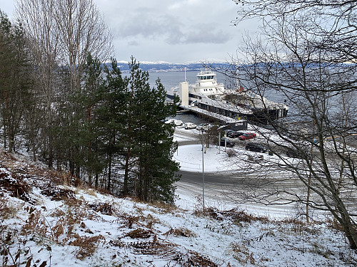 Bilde #1: For å få noen høydemeter på denne turen, startet jeg fra ferjekaia ute på Furneset.