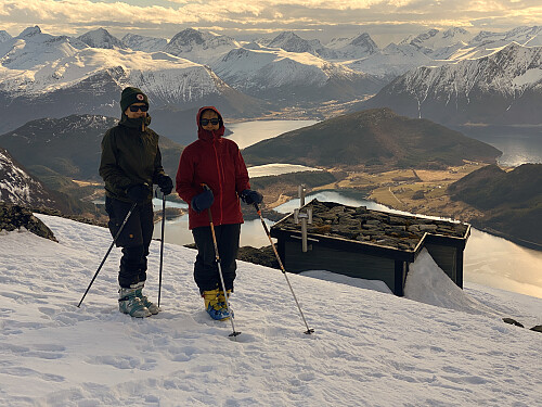 Bilde #11: Ved den lille hytta på toppen.