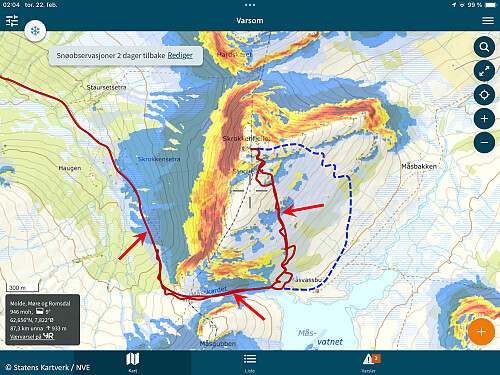 Bilde #5: Min GPS-tracking lagt oppå inklinasjonskartet fra Varsom/Regobs. Man kan se at jeg i hvert fall tre steder gikk gjennom potensielle utløpsområder for snøskred (markert med piler). Min vurdering var imidlertid at det på dette tidspunktet ikke var nok snø til at disse utløpsområdene var aktuelle.